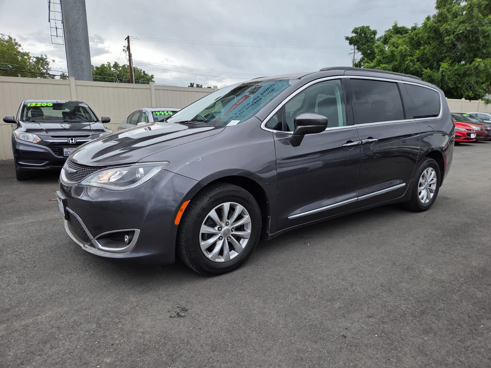 2017 Chrysler Pacifica Touring-L's photo