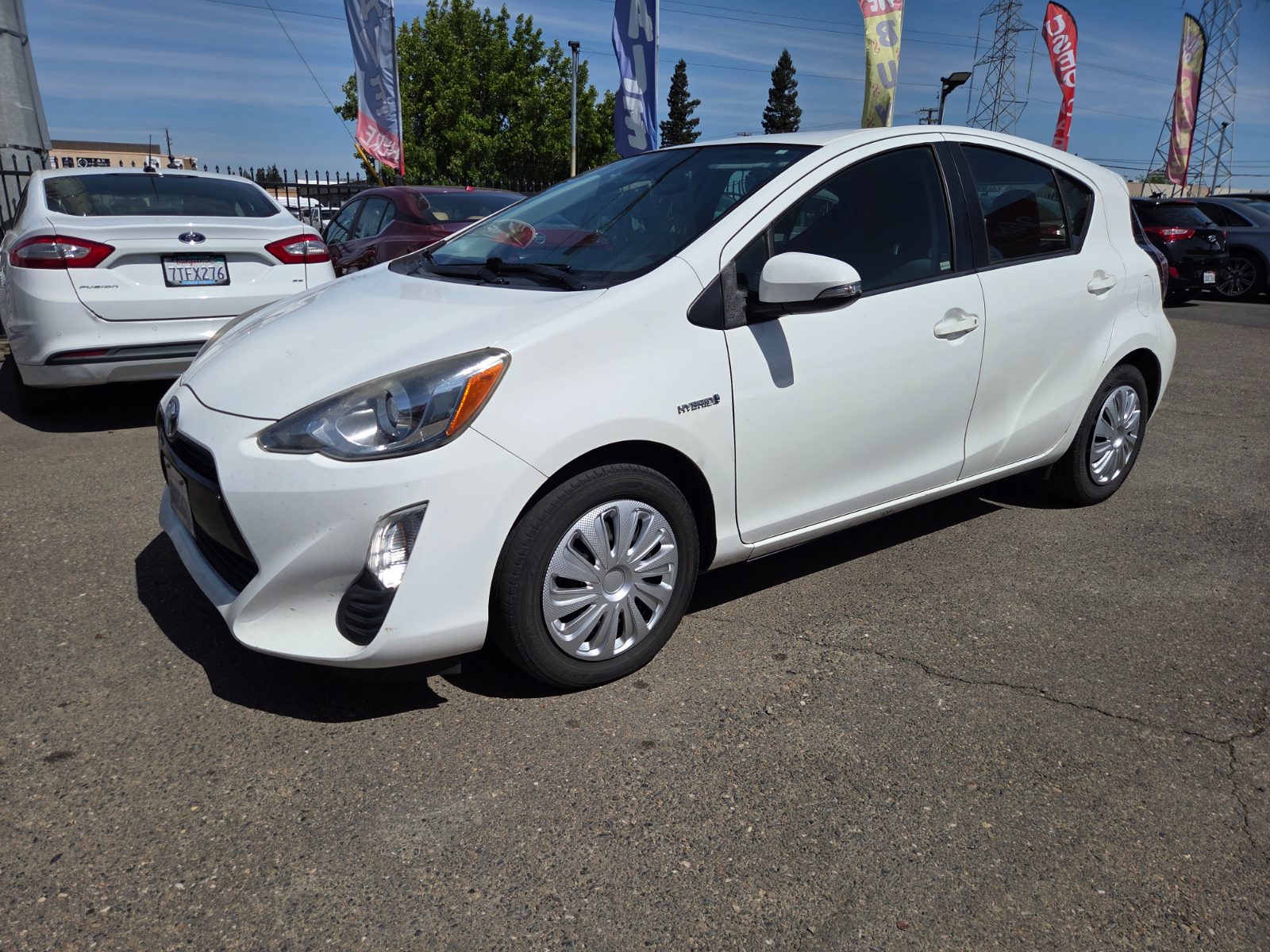2016 Toyota Prius c Two's photo