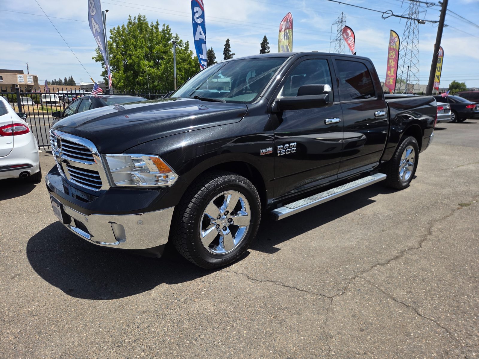 2015 RAM 1500 SLT Crew Cab's photo